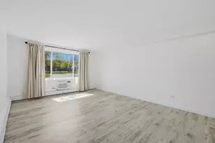 1500 Robin Cir, Hoffman Estates, IL 60169 - Photo 3