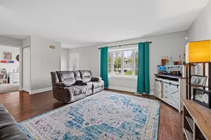 985 Brower Dr, Roselle, IL 60172 - Photo 3