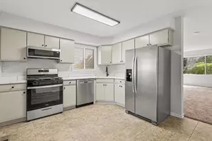 151 S Ruga Ct, Addison, IL 60101 - Photo 9