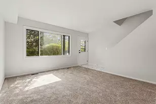 151 S Ruga Ct, Addison, IL 60101 - Photo 5