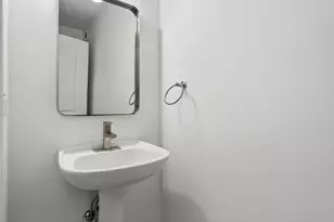 230 W Division St, Chicago, IL 60610 - Photo 11
