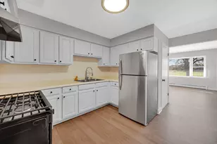 38 King Arthur Ct, Northlake, IL 60164 - Photo 9