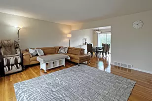 233 Crescent Dr, Glenview, IL 60025 - Photo 3