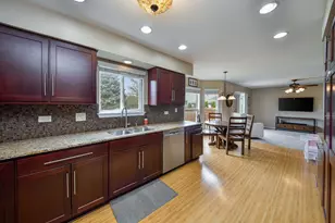 1140 Lakewood Cir, Naperville, IL 60540 - Photo 9