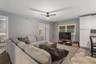 702 E Lincoln St, Monticello, IL 61856 - Photo 9