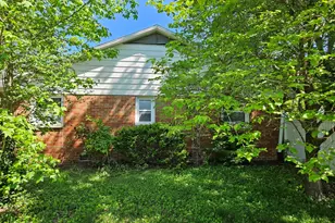 420 S Wood St, Nashville, IL 62263 - Photo 3