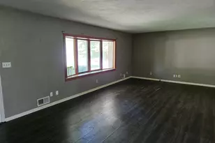 420 S Wood St, Nashville, IL 62263 - Photo 5