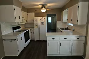 420 S Wood St, Nashville, IL 62263 - Photo 7