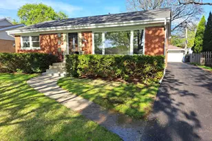 307 N Fairview Ave, Mount Prospect, IL 60056 - Photo 1