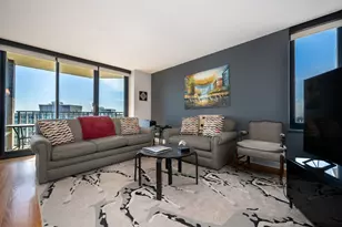 3660 N Lake Shore Dr, Chicago, IL 60613 - Photo 3
