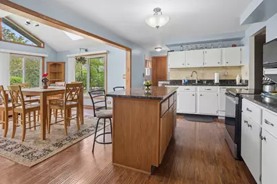 932 W Weathersfield Way, Schaumburg, IL 60193 - Photo 5