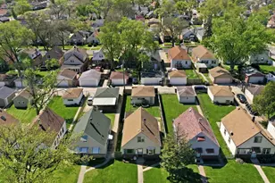 114 Geneva Ave, Bellwood, IL 60104 - Photo 3