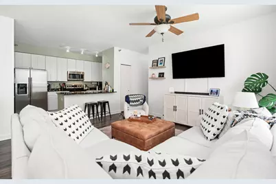 421 W Huron Street #1009, Chicago, IL 60654 - Photo 9