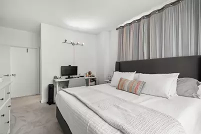 421 W Huron Street #1009, Chicago, IL 60654 - Photo 15