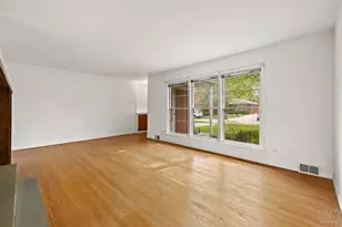 814 S Chestnut Ave, Arlington Heights, IL 60005 - Photo 3