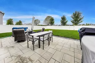 470 E Meadowdale Cir, Hampshire, IL 60140 - Photo 33