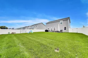 470 E Meadowdale Cir, Hampshire, IL 60140 - Photo 35