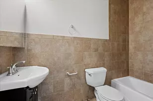 1757 W Newport Ave, Chicago, IL 60657 - Photo 23