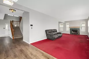 829 Red Barn Ln, Elgin, IL 60124 - Photo 7