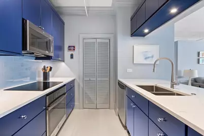 737 W Washington Boulevard #802, Chicago, IL 60661 - Photo 9