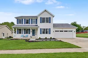 359 E Meuser Dr, Paxton, IL 60957 - Photo 1
