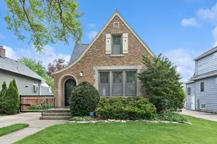 303 N Willow Rd, Elmhurst, IL 60126 - Photo 1