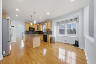 217 Sunbury Dr, Saint Charles, IL 60175 - Photo 3