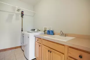 40W675 Stonebriar Ln, Elgin, IL 60124 - Photo 17
