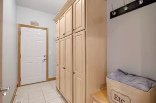 40W675 Stonebriar Ln, Elgin, IL 60124 - Photo 19