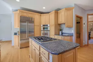 40W675 Stonebriar Ln, Elgin, IL 60124 - Photo 11