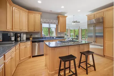 40W675 Stonebriar Lane, Elgin, IL 60124 - Photo 9