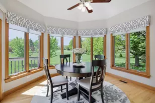 40W675 Stonebriar Ln, Elgin, IL 60124 - Photo 13