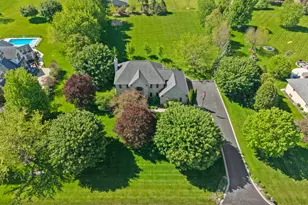 40W675 Stonebriar Ln, Elgin, IL 60124 - Photo 3
