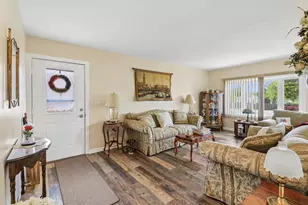 1117 Crescent Ct, Round Lake Beach, IL 60073 - Photo 3