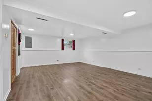 18320 W Linda Ln, Gurnee, IL 60031 - Photo 11
