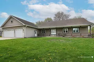 600 Meadow Ln, Winthrop Harbor, IL 60096 - Photo 1