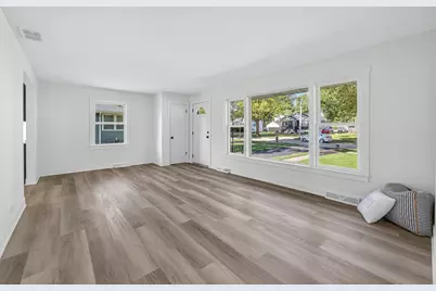 241 S Riverside Drive, Villa Park, IL 60181 - Photo 5