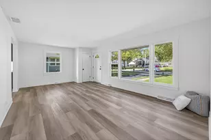 241 S Riverside Dr, Villa Park, IL 60181 - Photo 5