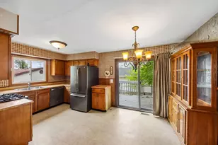 811 Oakton Ave, Romeoville, IL 60446 - Photo 3