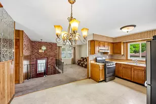 811 Oakton Ave, Romeoville, IL 60446 - Photo 5