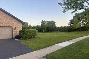 1767 Pebble Beach Dr, Hoffman Estates, IL 60169 - Photo 3