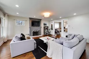 274 N Oak St, Elmhurst, IL 60126 - Photo 3
