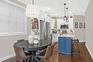1131 W Wolfram St, Chicago, IL 60657 - Photo 5