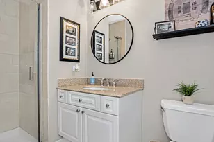 1131 W Wolfram St, Chicago, IL 60657 - Photo 13