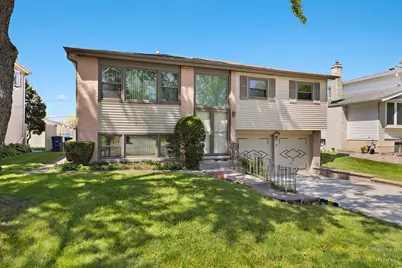 632 Polynesian Drive, Des Plaines, IL 60016 - Photo 1