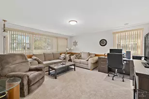 632 Polynesian Dr, Des Plaines, IL 60016 - Photo 19