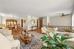 632 Polynesian Dr, Des Plaines, IL 60016 - Photo 3