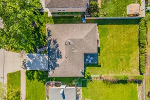 632 Polynesian Dr, Des Plaines, IL 60016 - Photo 29