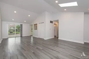 10231 Hawthorne Dr, Orland Park, IL 60462 - Photo 3