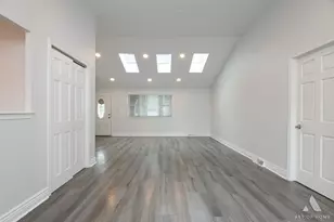 10231 Hawthorne Dr, Orland Park, IL 60462 - Photo 5